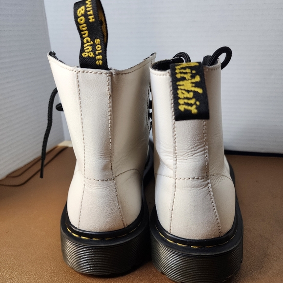 Dr. Martens 1460 Women's White Smooth Leather Boots size 7 - Picture 2 of 9